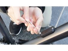 サイクリング時の防犯対策！iPhoneで位置確認できる自転車盗難防止デバイス「ORBIT X VELO」