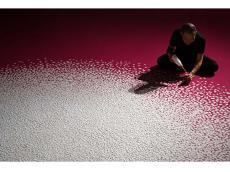 “塩”が圧巻のアート作品に！現代美術家・山本基氏の個展を東京・天王洲で開催