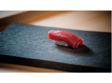 東京・表参道「GENTLE Sushi Bar」で、数々の受賞歴を持つ銘酒と高級料理を味わう夜