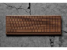 伝統工芸士が製作、高級木材の無垢材を使用したキーボードで、木の感触や経年変化を楽しむ