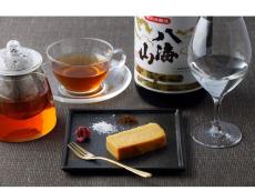 八海醸造×TeaRoomによる新発想のスイーツペアリング。酒粕チーズケーキと麹の蜜アフォガートが新登場
