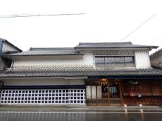 高知県四万十町に日本酒のペアリングBARが誕生。新日本酒ブランド「SHIMANTO」を展開