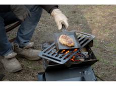 焚き火ステーキが美味しく焼ける！鉄加工のプロフェッショナルが手掛ける「焚き火用穴開き鉄板」が登場