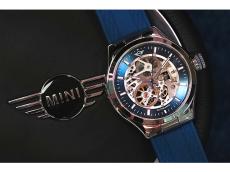 MINIが初めて手掛けた機械式腕時計「MINI オートマティックウォッチ」。表も“裏”もスケルトン仕様