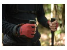 春夏シーズンに大活躍する「SWANY（スワニー）」の登山手袋。メリノウールを100%使用