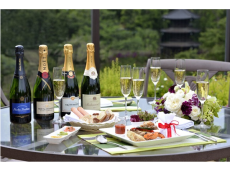 ホテル椿山荘東京の空中庭園で、シャンパンを楽しむ「シャンパンガーデン 2023」