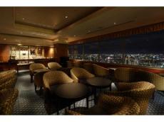 夜景とお酒を楽しむデートに最適な「ホテル アゴーラ リージェンシー 大阪堺」の最上階ラウンジ