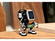 Apple Watchが近未来ロボットに！遊び心満載のウォッチスタンド「ROBOTOYS」