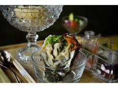 夏が旬！岩牡蠣のプリプリの食感と濃厚な味が楽しめる、金沢の創作海鮮丼専門店「TILE（タイル）」