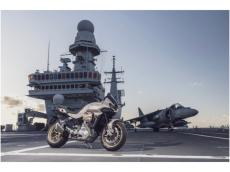 世界限定1913台！イタリア海軍F-35B戦闘機をモチーフとした「モト・グッツィ」の特別限定モデル