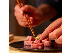限定100組の「築地玉寿司 100周年アニバーサリーコース」は、4人で予約するのが大吉！