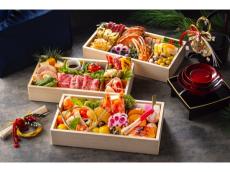 「ヒルトン東京」が3人の料理長によるコラボおせちを100個限定で予約販売。贅沢な和洋中料理を楽しむ