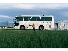 日本を旅するととのいバス「SAAMO」が、鼓動する畳を搭載！ 今週末は横須賀でチルタイム