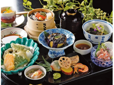 初夏の美味しさ：元赤坂の懐石料亭「花がすみ」の会席ランチとテイクアウト弁当