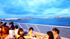 目の前は海！「神戸シーサイドビアテラス」6月1日オープン
