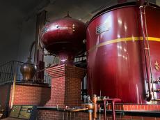 30年前の直火蒸留釜でつくる「神戸ウイスキー」。葡萄香る唯一無二の味わいに注目