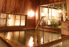 北向観音堂の陽に佇む、信州最古の温泉「別所温泉 かしわや本店」