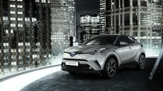 機能的で色気のある内装をついに公開！トヨタ新型クロスオーバー「C-HR」