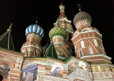 夜も眠らない。モスクワのパワーを感じる美しい広場のライトアップ