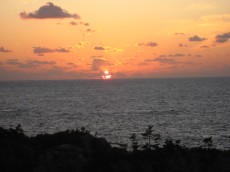 日本海の夕日を望む、源泉かけ流しの宿「国民宿舎　鷹巣荘」