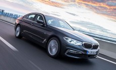 BMWの新型5シリーズが登場。駆けぬける歓びに部分自動運転をプラス