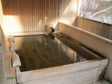 国有林に囲まれた軽井沢の静かな一軒宿「小瀬温泉ホテル」