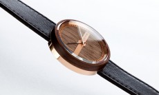 北欧デザインのミニマルな存在感。デンマーク発の木製腕時計が登場