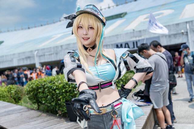 【コスプレ】レーシングガールの“美くびれ”が生み出すS字カーブ！『原神』蛍の美女レイヤー【写真7枚】