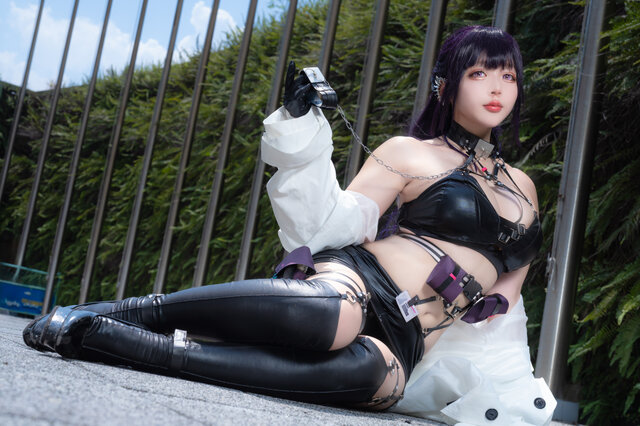 【コスプレ】クールビューティーな表情に見惚れる！ポージングにもこだわる『NIKKE』ミハラ【写真8枚】