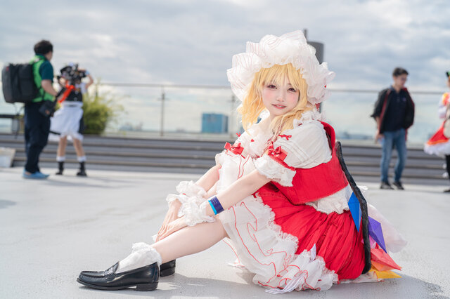 【コスプレ】吸血鬼美少女の可憐な姿に魂奪われそう...『東方』フランドールを激写！注目レイヤー・あまねちゃん