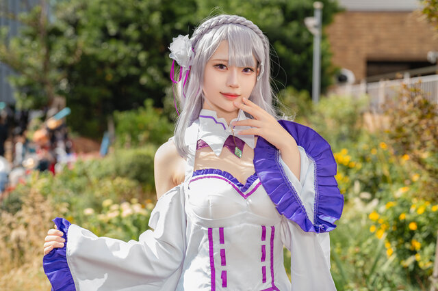 【コスプレ】「リゼロ」エミリアの銀髪を靡かせる姿が麗しい！美女レイヤー・緑埜【写真8枚】