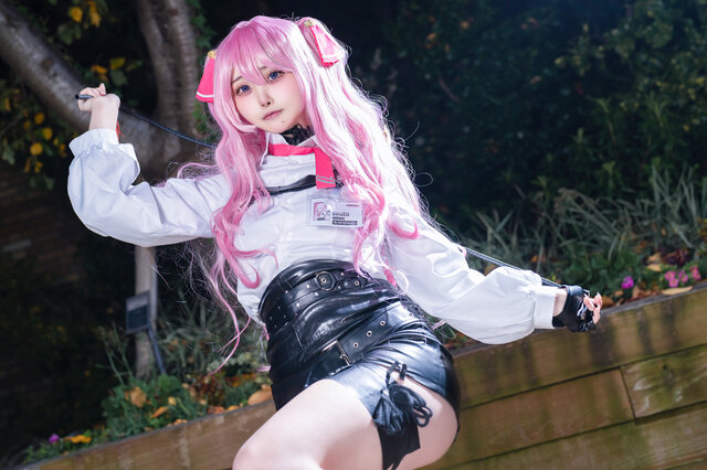 【コスプレ】サディスティックな表情がたまらない！『NIKKE』ユニレイヤーの雰囲気作りがお見事【写真9枚】