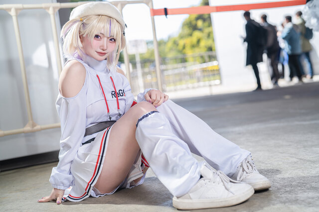 コスプレ】スポーティなミニスカから伸びる美脚が爽やか！笑顔も
