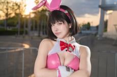 NIKKE コスプレ ミルク バニー コスプレ】夕日にピンクのバニーガールがエモいぞ！『NIKKE』ミルクが