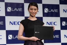 NECの本気が形になった新「LAVIEロゴ」をお披露目。武井咲さんもお祝いに登場！