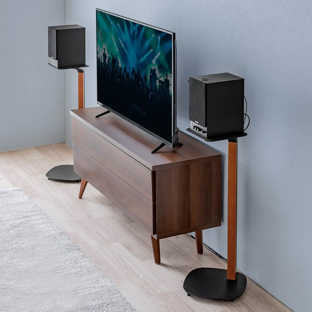 スパイク型アジャスターによって音質を引き出す！天然木を使用した