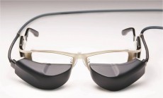 メガネスーパー、メガネ型ウェアラブル端末「b.g.」の最新プロトタイプを発表