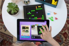 アナログとデジタルが融合した新感覚知育玩具「ブロクセル」を4月上旬より発売