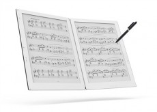 「2画面電子ペーパー楽譜専用端末」がワコムのデジタルペン技術を搭載してテラダ・ミュージック・スコアから発売