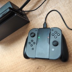 Nintendo SwitchのJoy-Conを充電しながら使える！　握りやすいコントローラー「Nintendo Switch用Joy-Con充電握りやすいグリップ」を発売