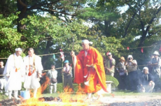 国上寺が“炎上供養専用”サイトをオープン。柴燈大護摩火渡り大祭 にて“炎上供養”を実施