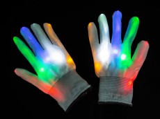 暗闇でカラフルダンシングや夜間のウォーキングにも使える？LED搭載カラフルダンシング手袋