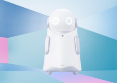 オムロンが音声対話型AIを搭載した「駅案内ロボット」を開発！京王電鉄下北沢駅で試験運用を開始