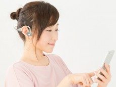 外部の声も聴ける集音機能を搭載したBluetooth骨伝導ヘッドフォン「FUKU MIMI KOTUDEN」