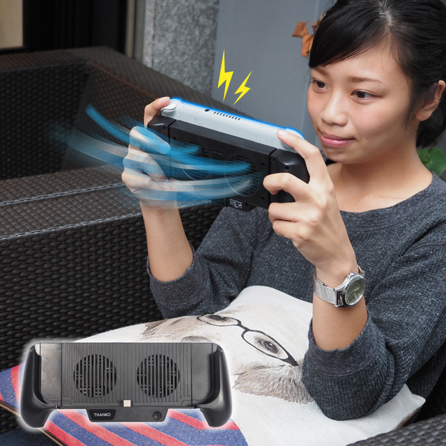 ゲーム機本体の冷却と充電を同時にできるSwich用快適グリップ 