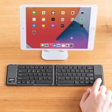 iPadなどで使える！タッチパッド付きの折りたたみ式Bluetoothキーボード
