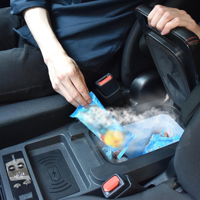 アイスも解けない、車に置ける！氷も作れるセンターコンソール冷凍