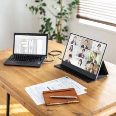 持ち運びや収納に便利なType-Cポート接続できる！タッチパネル内蔵モバイルディスプレイ