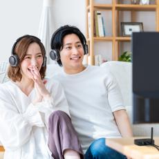 テレビの音声をワイヤレス化！2人同時に遅延なく楽しめるBluetoothトランスミッター