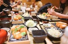 訪日外国人の9割が和食に満足　一方で「和食以外も食べたくなった」が4割　理由は？